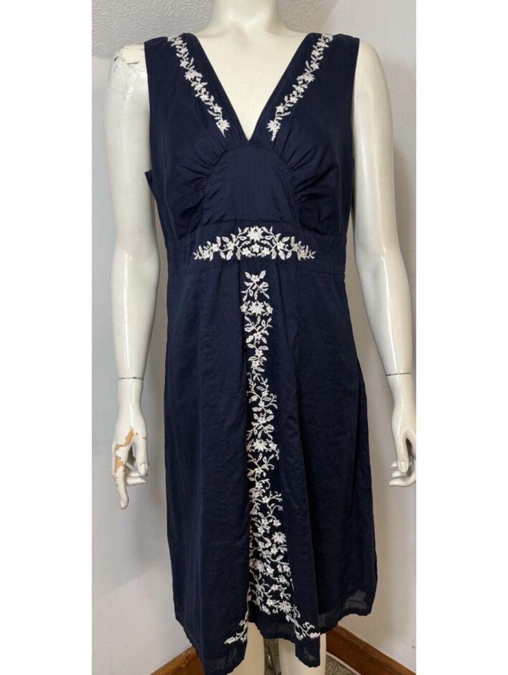 Eddie Bauer Womens 12 Navy Blue Cotton Dress Sleeveless White Embroidery Lined